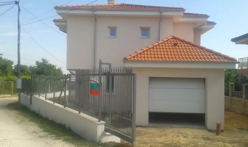 Продажа нового дома Варна гараж